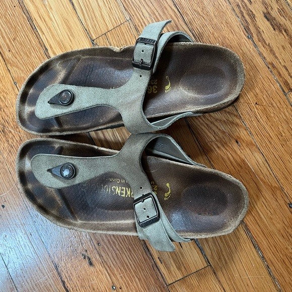 Birkenstock tan suede Gizah sandal in VGUC size 36 comfy and soft - Picture 4 of 13